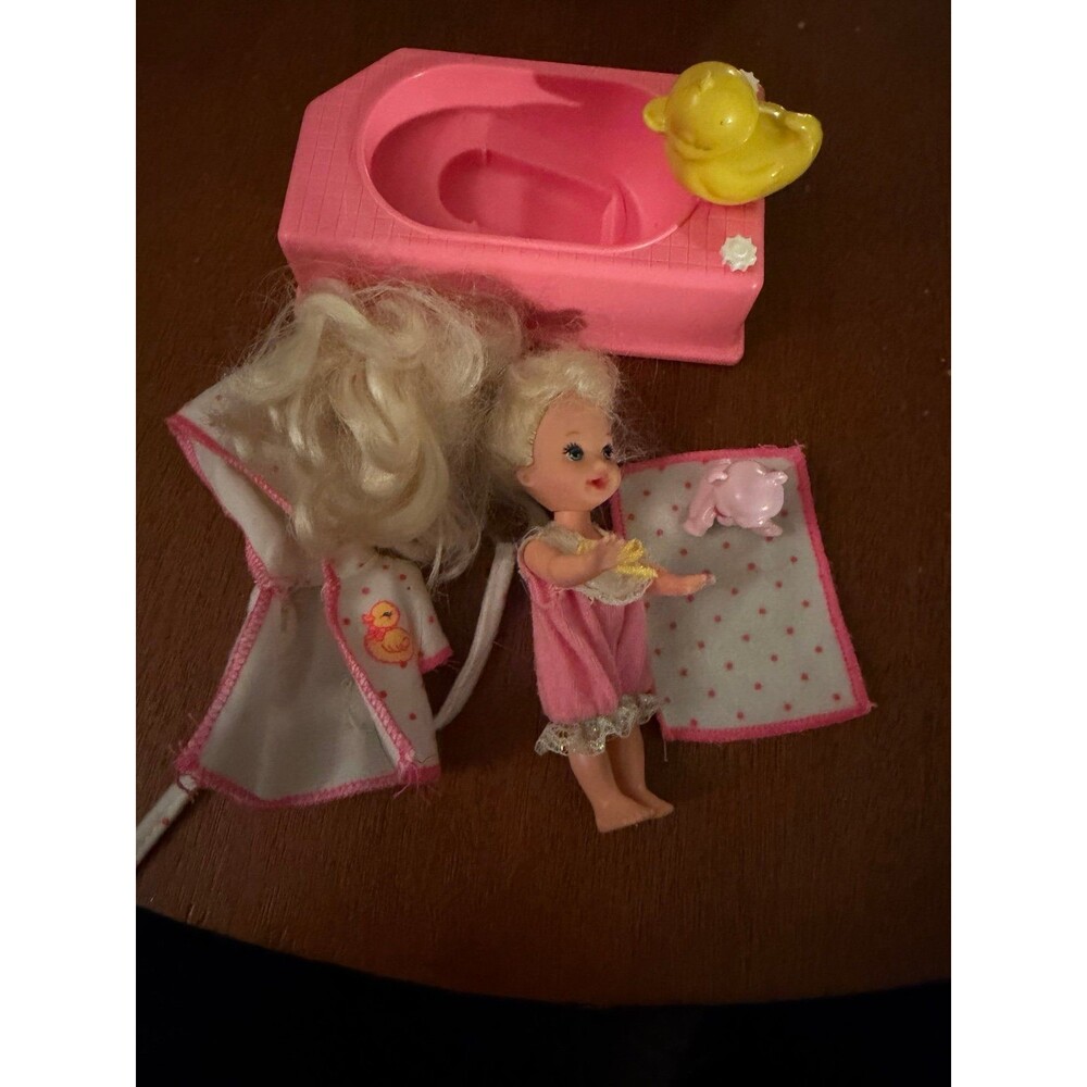Vintage Barbie Kelly bath time playset